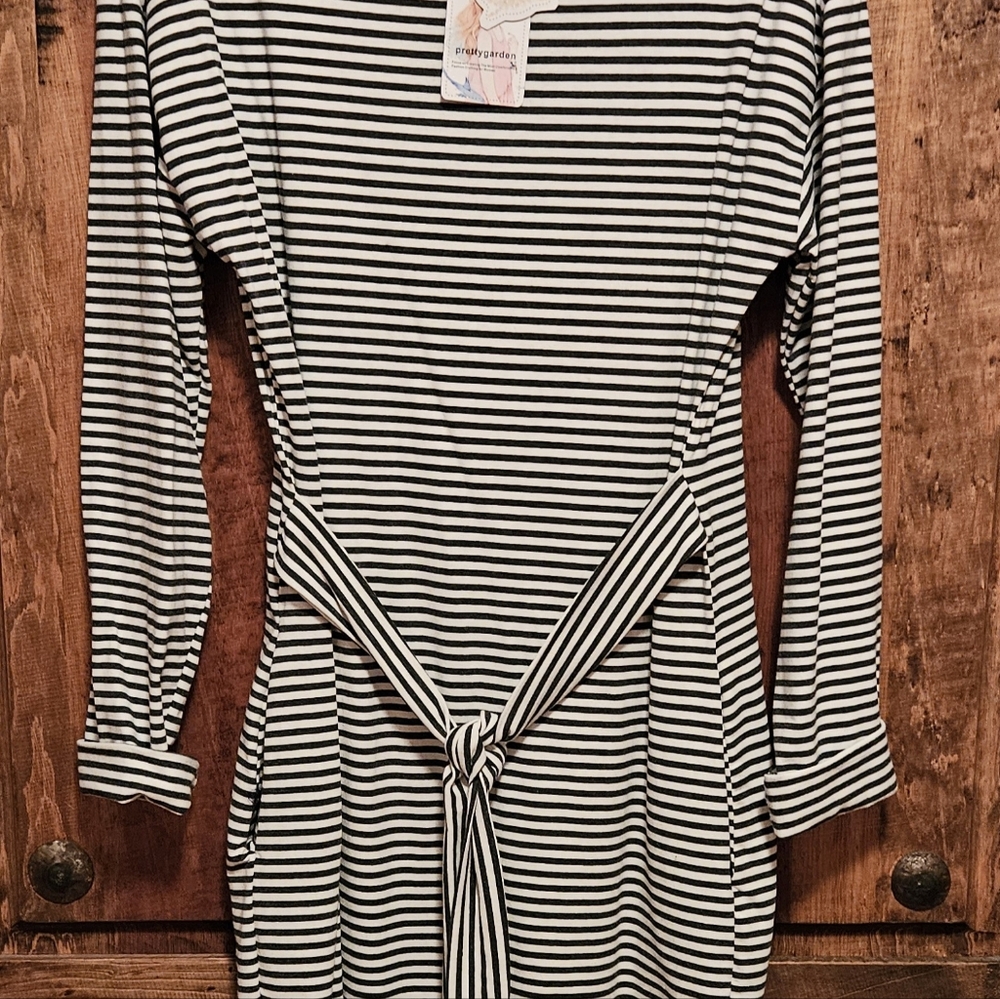 NWT Cream/Grey Stripe Dress with Pockets and Tie Waist